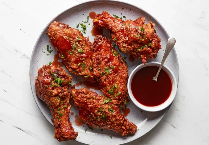 Crispy turkey wings with a spicy hot sauce: a flavorful and irresistible dish with a satisfying crunch