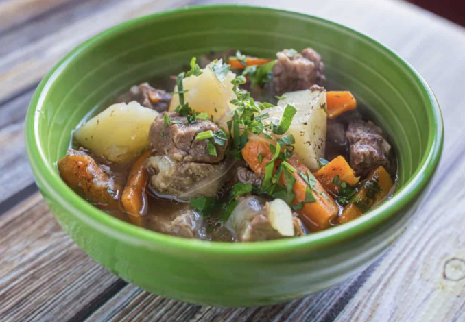 Green onion lamb stew: a flavorful and hearty dish with tender lamb and aromatic green onions.