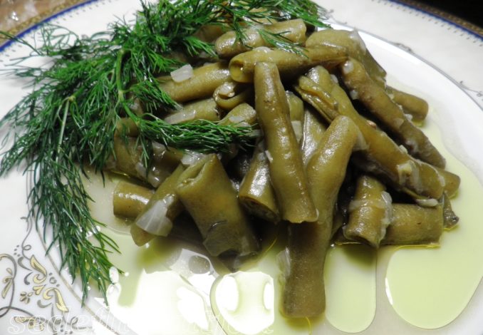 Delicious broad beans with olive oil, seasoned with herbs and spices, and served as a nutritious side dish