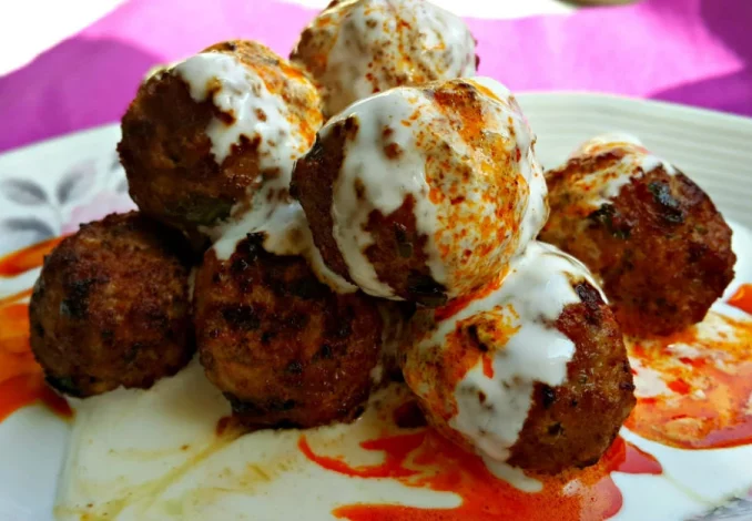 saray-koftesi-with-yogurt-sauce-and-walnut
