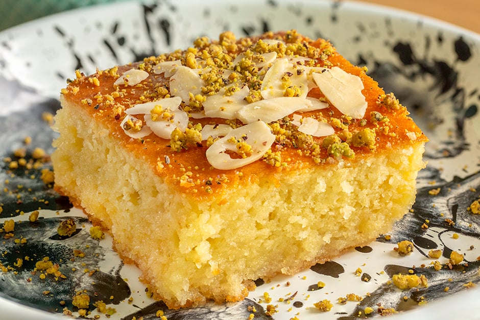 Şerbetli İrmik Tatlısı Recipe - A Sweet and Syrupy Semolina Dessert | Intrecipes